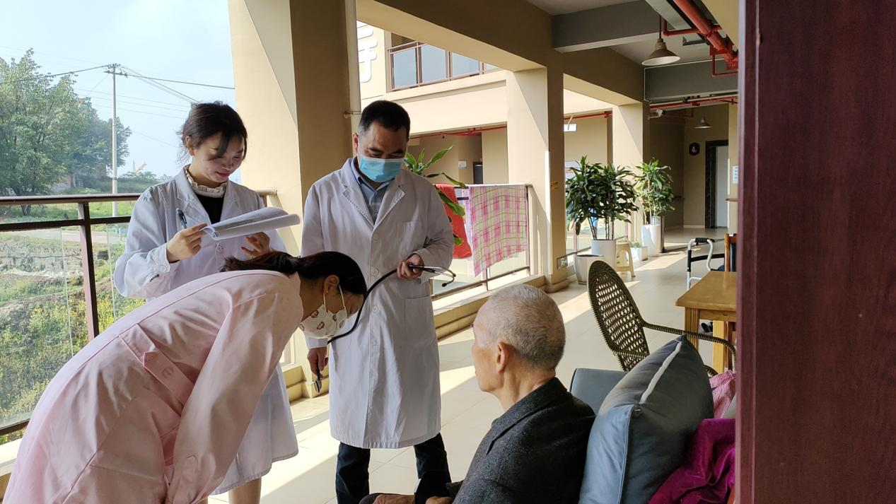 为什么越来越多的老人愿意去养老院养老？